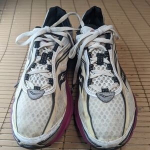 Saucony Kinvara 2  Womens Shoes Sneakers Size 11 White/Pink 10121-1 Athletic